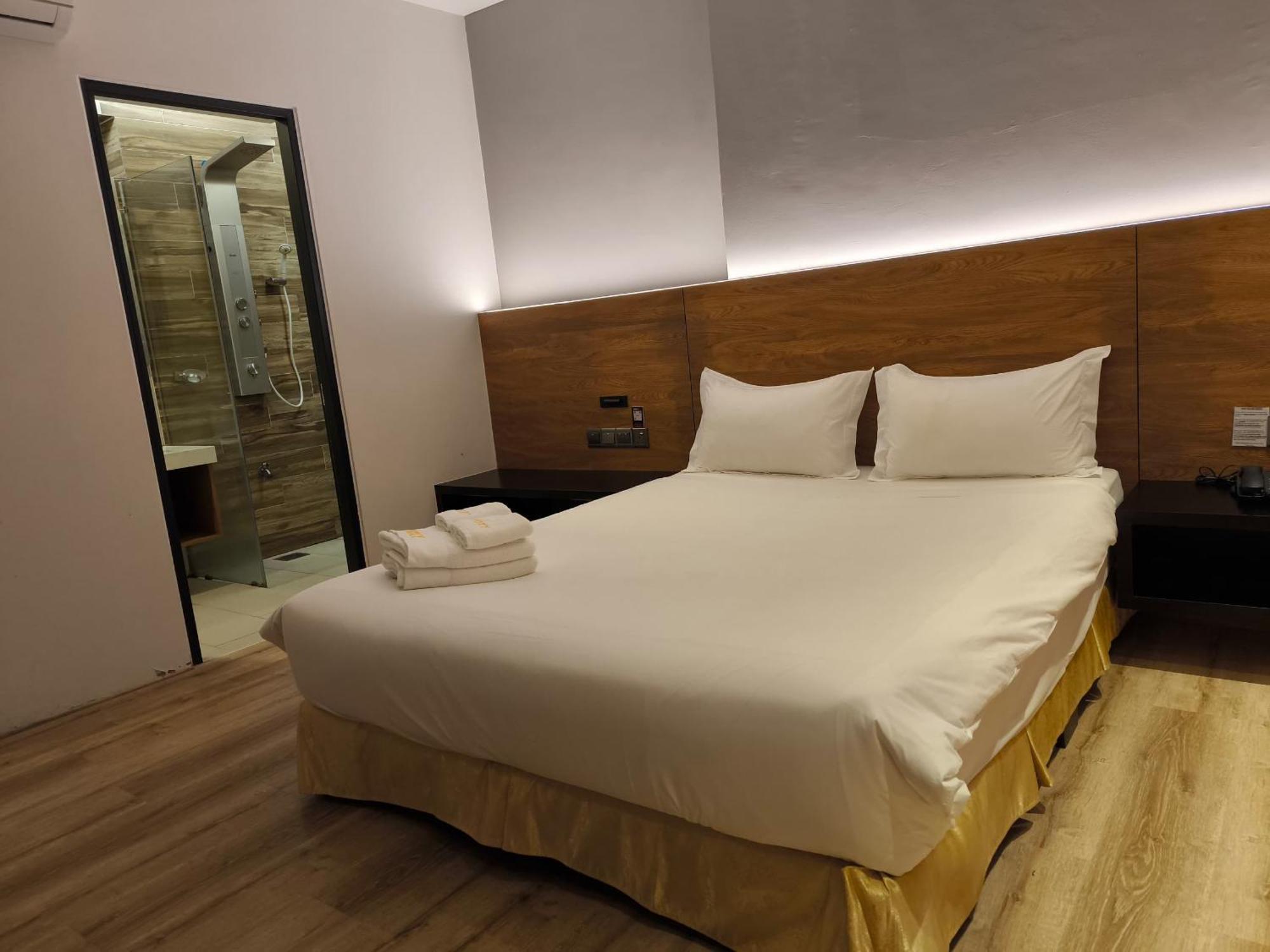 Roxy Hotel Padungan Kuching Exterior photo