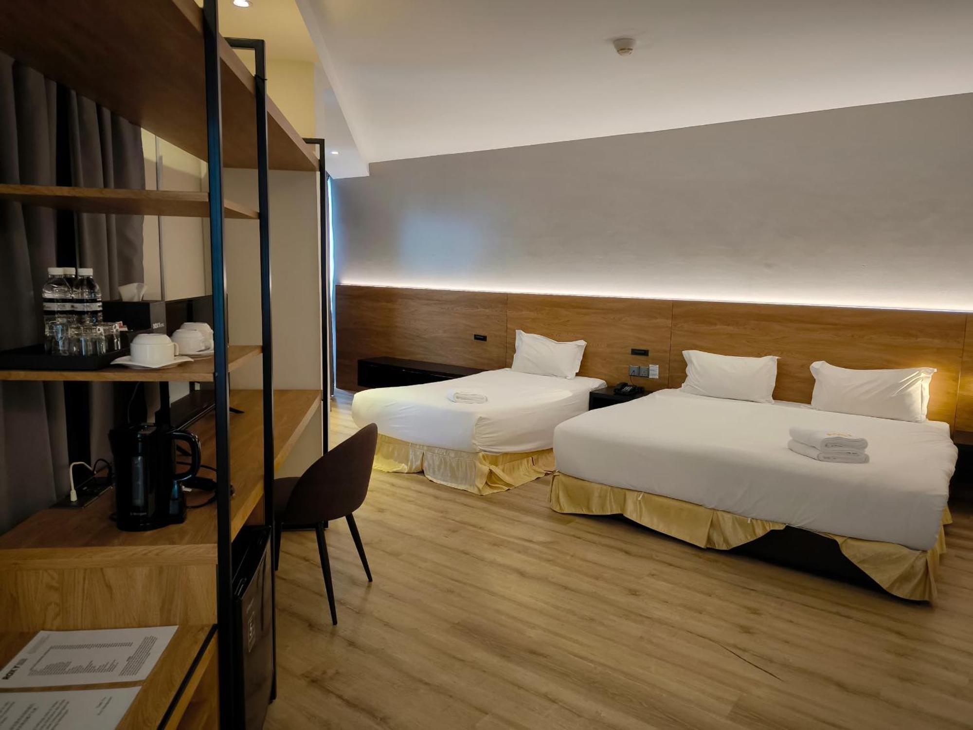 Roxy Hotel Padungan Kuching Exterior photo
