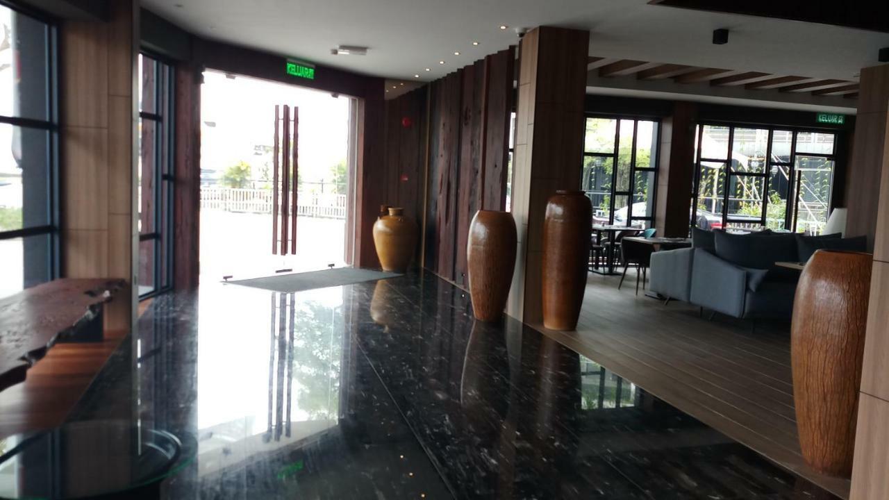 Roxy Hotel Padungan Kuching Exterior photo