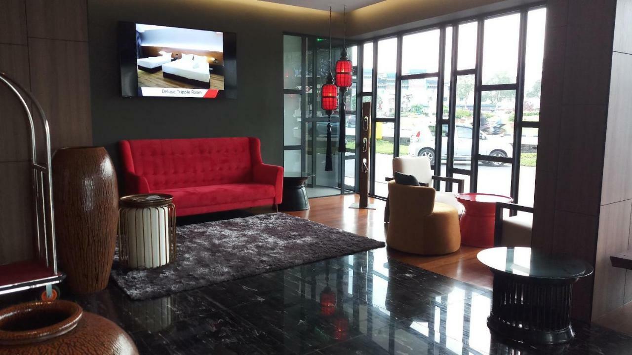 Roxy Hotel Padungan Kuching Exterior photo