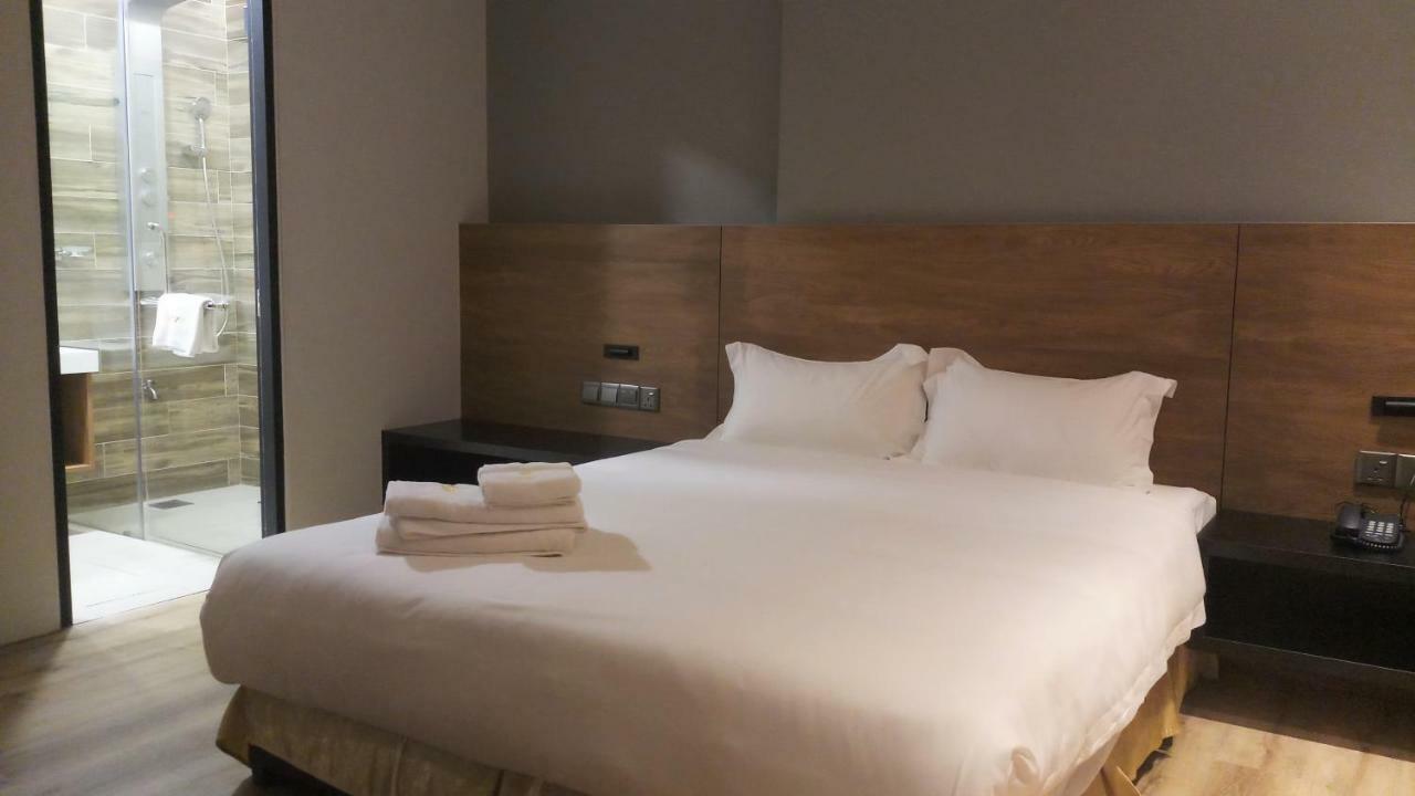 Roxy Hotel Padungan Kuching Exterior photo