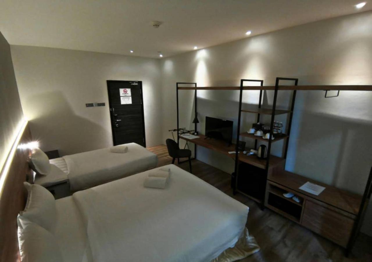 Roxy Hotel Padungan Kuching Exterior photo