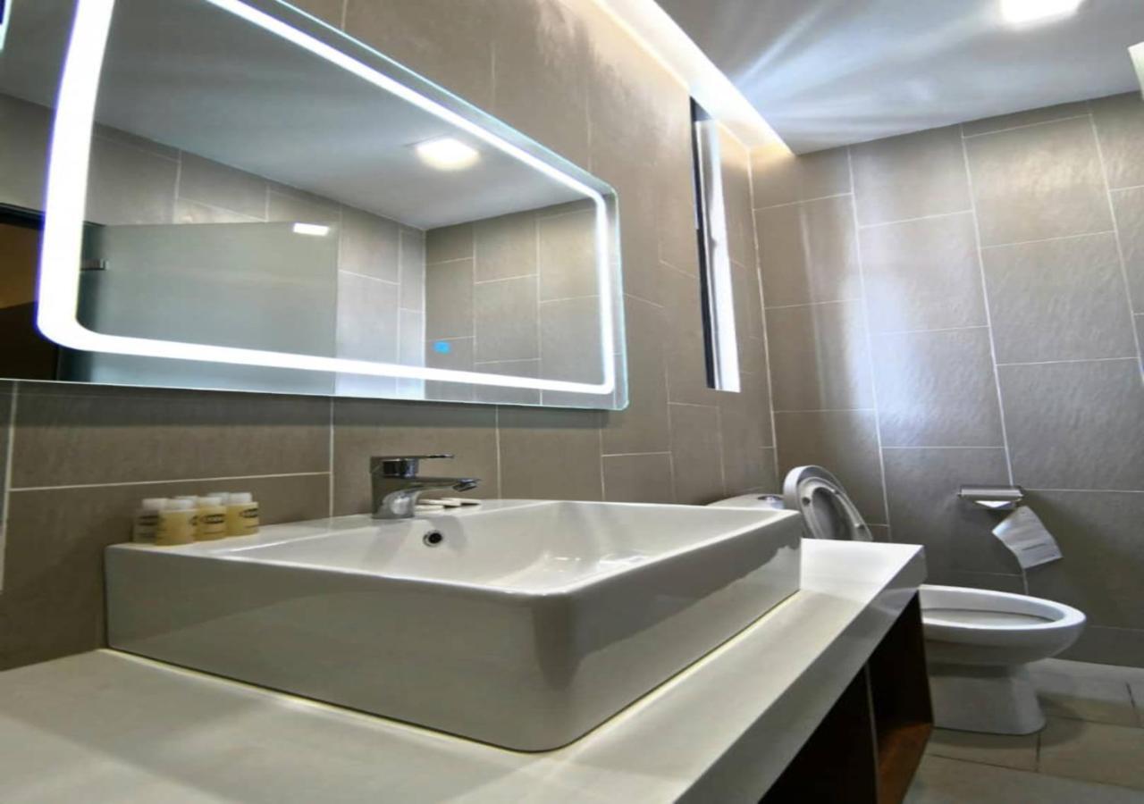 Roxy Hotel Padungan Kuching Exterior photo