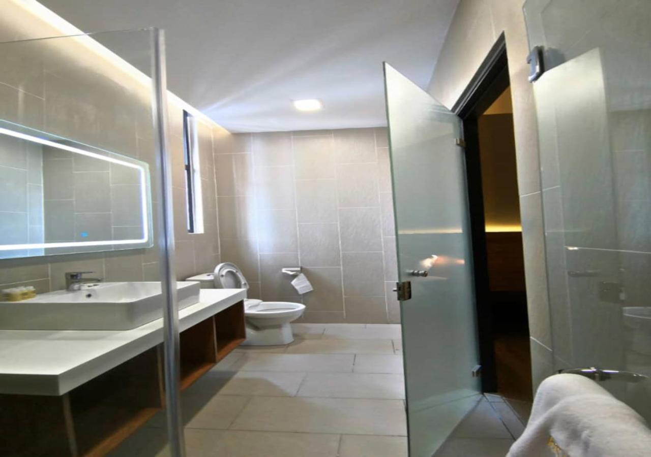 Roxy Hotel Padungan Kuching Exterior photo